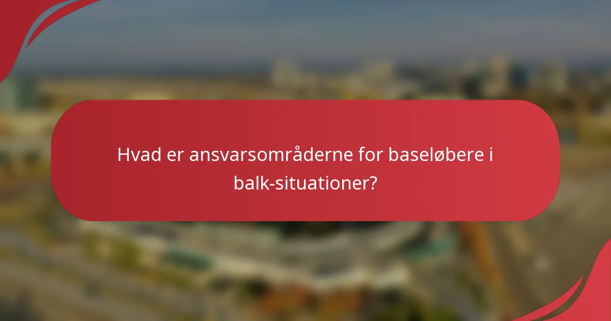 Hvad er ansvarsområderne for baseløbere i balk-situationer?